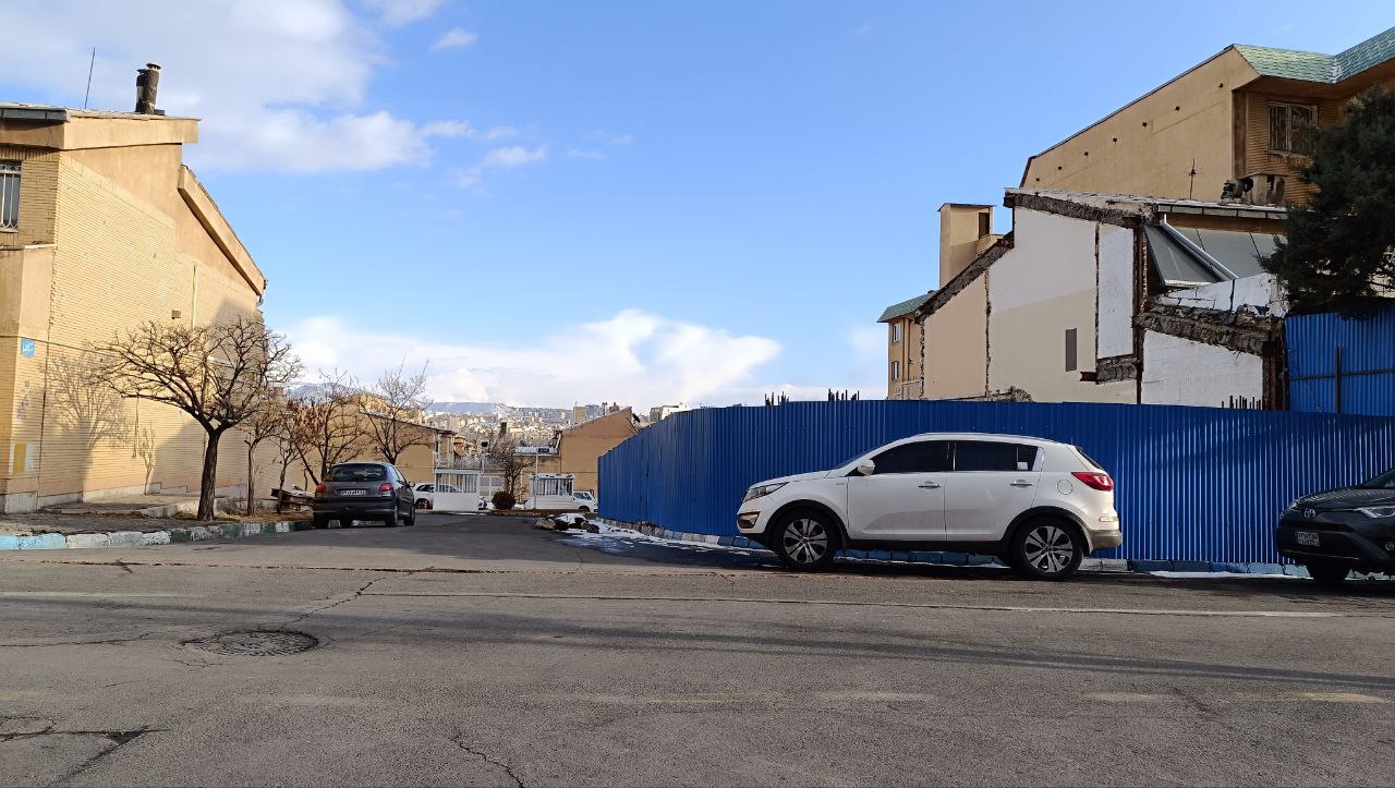 تخریب یک ساختمان در رشدیه